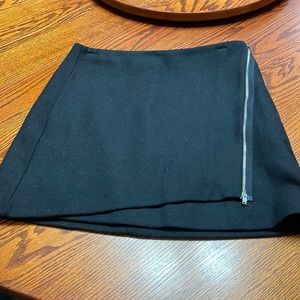 Gap skirt w/exposed zipper